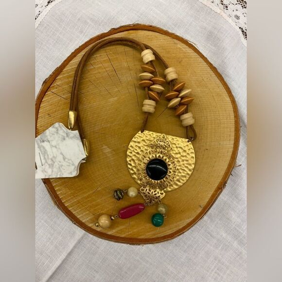 Brown Bead Necklace with Large Gold and Black Stone pendent - Picture 2 of 3